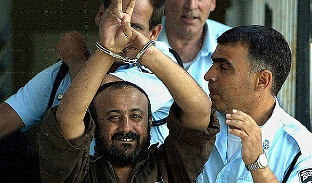 اتصال يثير الذعر بشأن القياديّ الأسير مروان البرغوثي: "أضلاعه وأصابعه كُسرت وبُتر جزء من أذنه"