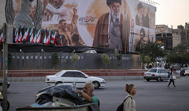 واشنطن تطالب إيران بإعلان وقف مهاجمة السفن وتربط مصير الاتفاق بـ"الغبار النووي"