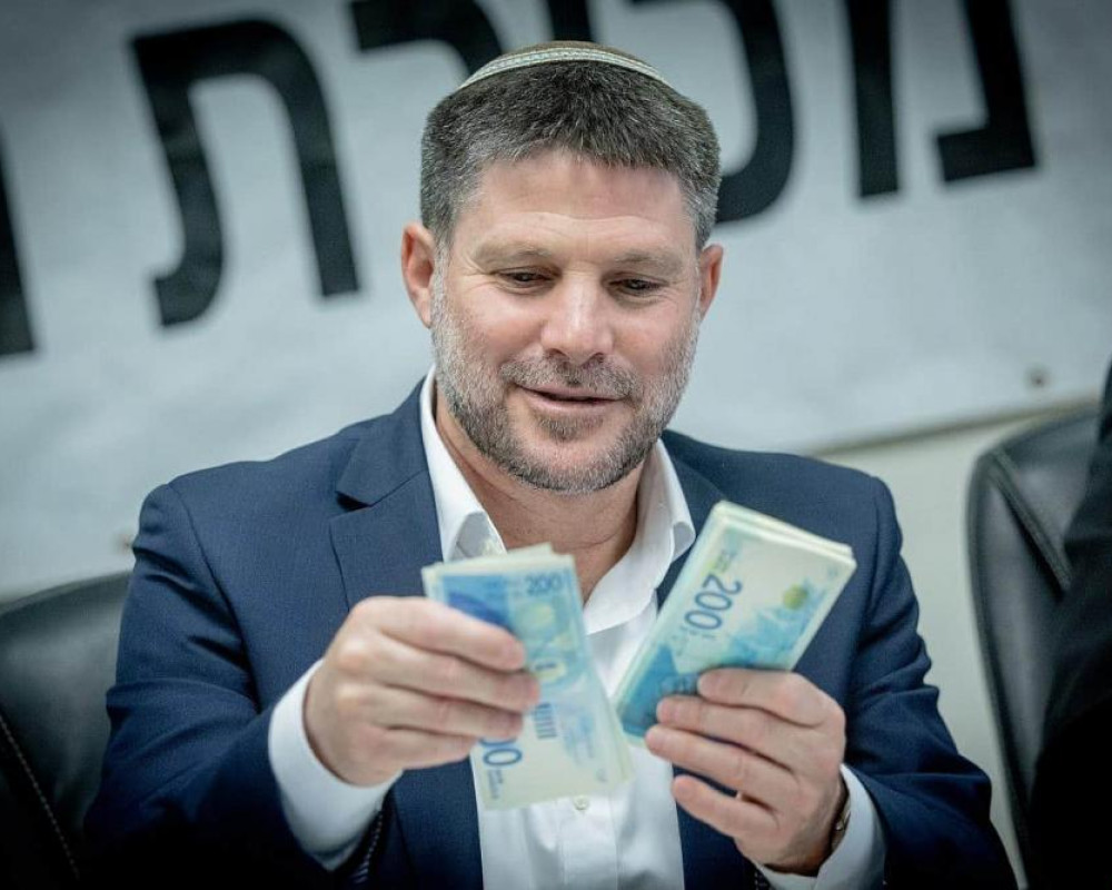 استطلاع راي : إسرائيل تقرصن أموال الضرائب الفلسطينية: 70% من الأسر تتضرر وأزمة المقاصة تعمّق الانكماش