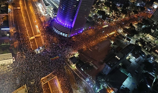 170 ألف متظاهر في تل أبيب وإغلاق شوارع واعتقال متظاهرين