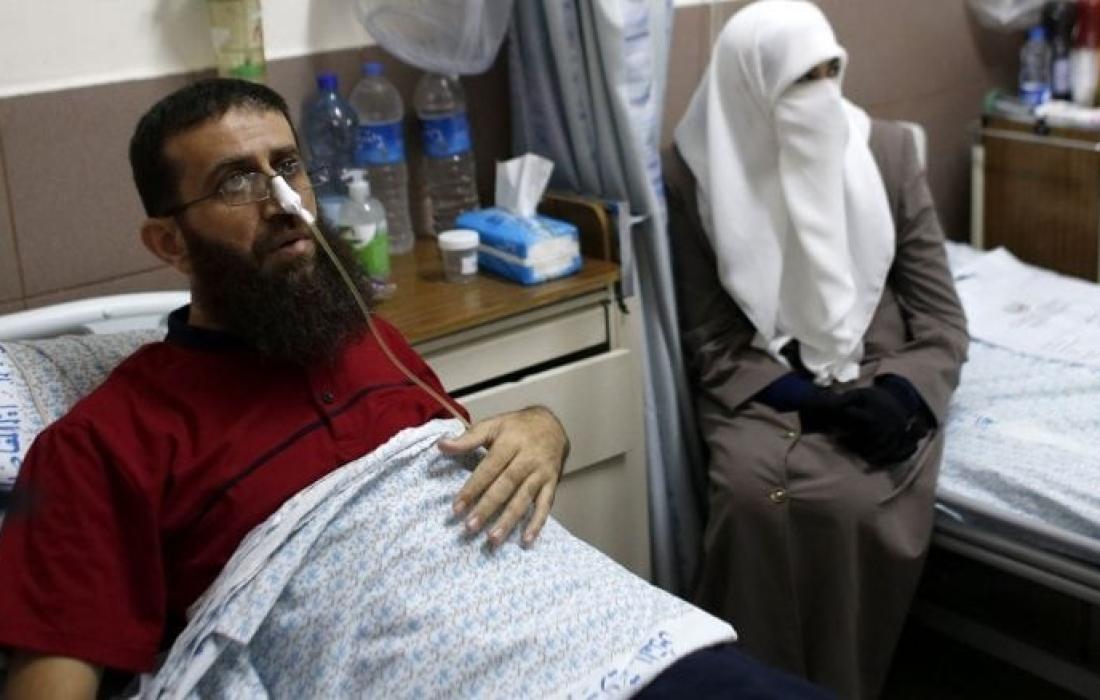 الأسير عدنان يواصل معركة الكرامة لليوم الـ 84 وسط تفاقم وضعه الصحي