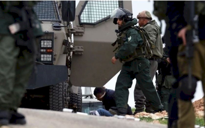 الاحتلال يداهم مخيم طولكرم ويعتقل والد مطارد بعد فشل اعتقاله