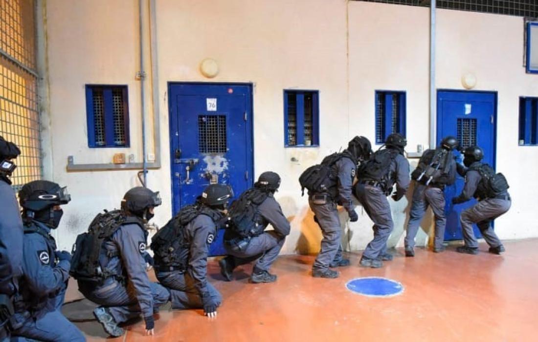 الأسرى في سجون الاحتلال يشرعون بالإضراب عن الطعام اليوم