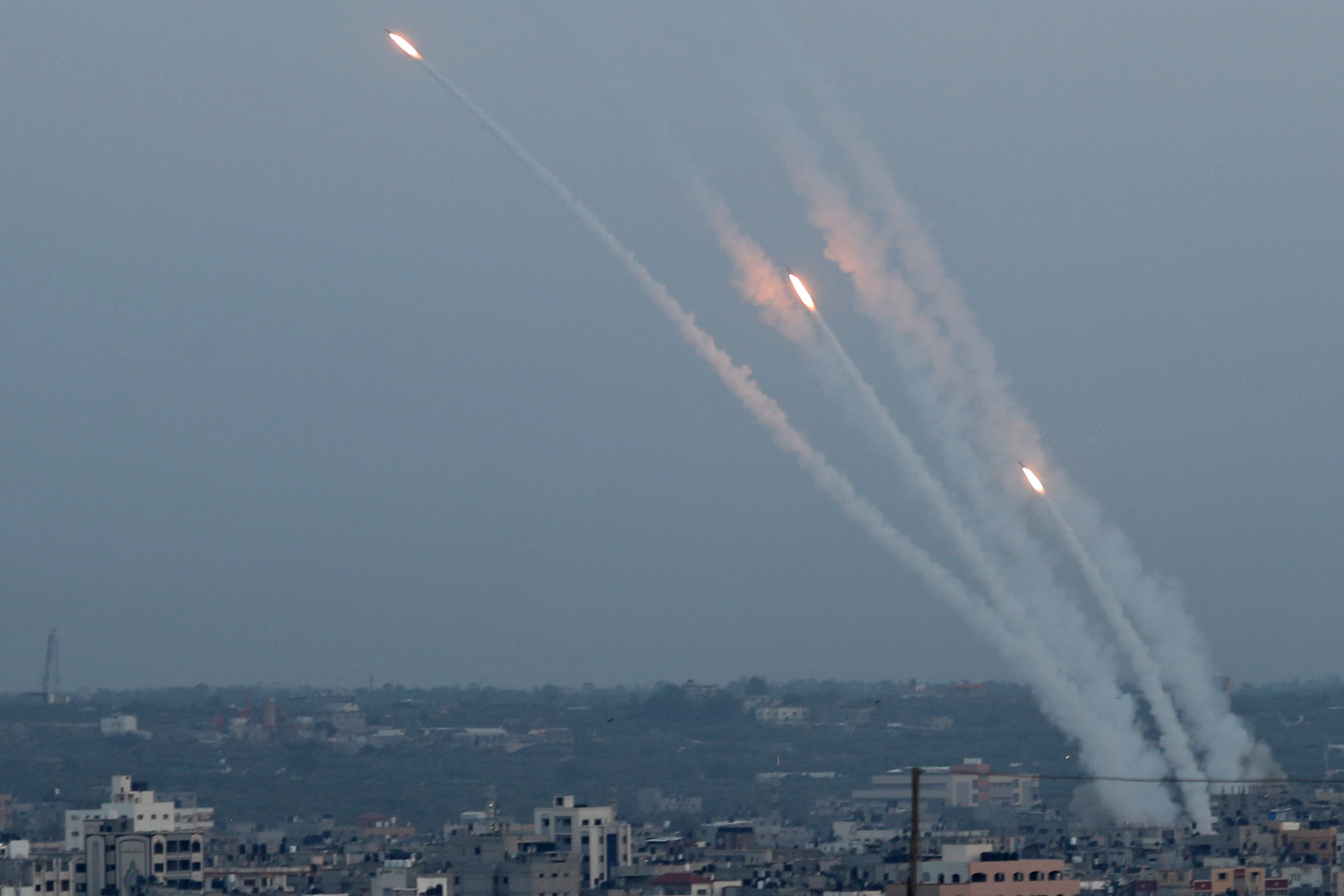 سرايا القدس تقصف تل أبيب ومستوطنات غلاف غزة بعشرات الصواريخ