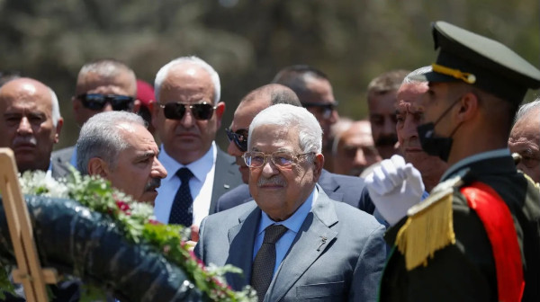 أبو ردينة: الرئيس يولي مخيم جنين اهتماما شديدا مستمرا