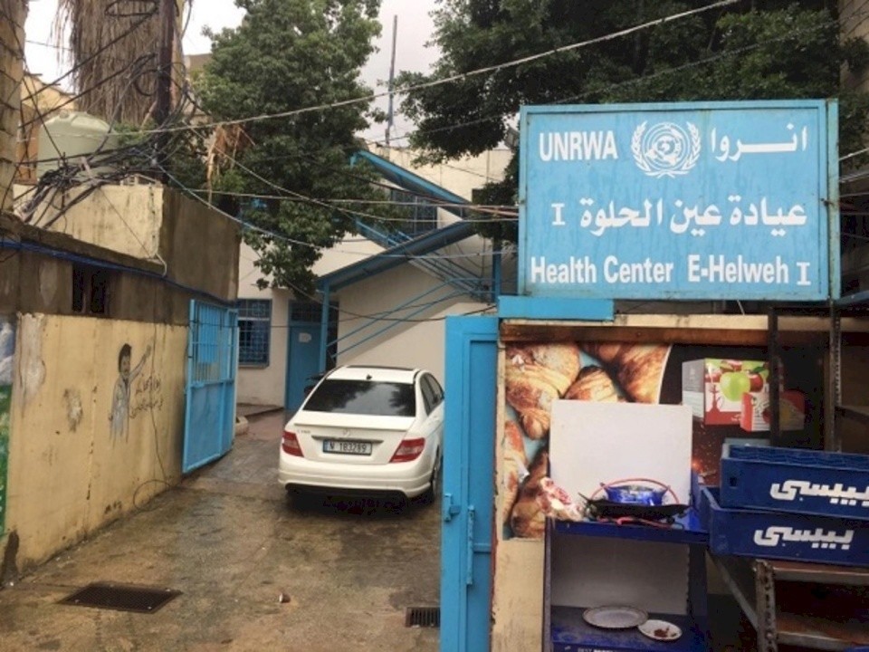 الأونروا تعلق خدماتها في مخيم عين الحلوة