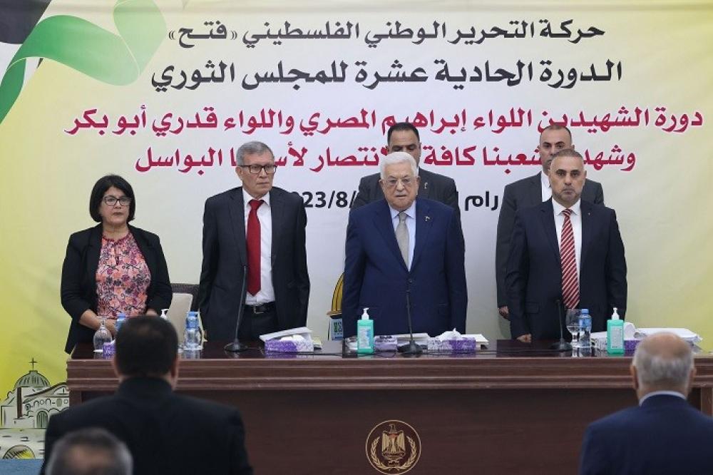 عباس باجتماع "ثوري فتح": المقاومة الشعبية السلمية تحقق الأهداف المرجوة