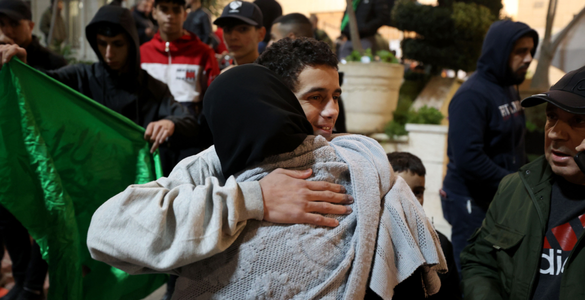 إتمام المرحلة الرابعة من صفقة التبادل.. الإفراج عن 30 طفلاً فلسطينياً أسيراً و3 أسيرات من سجون الاحتلال