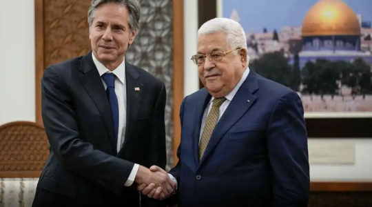 عباس لبلينكن: نطالب بوقف العدوان على شعبنا والإسراع بتقديم المساعدات