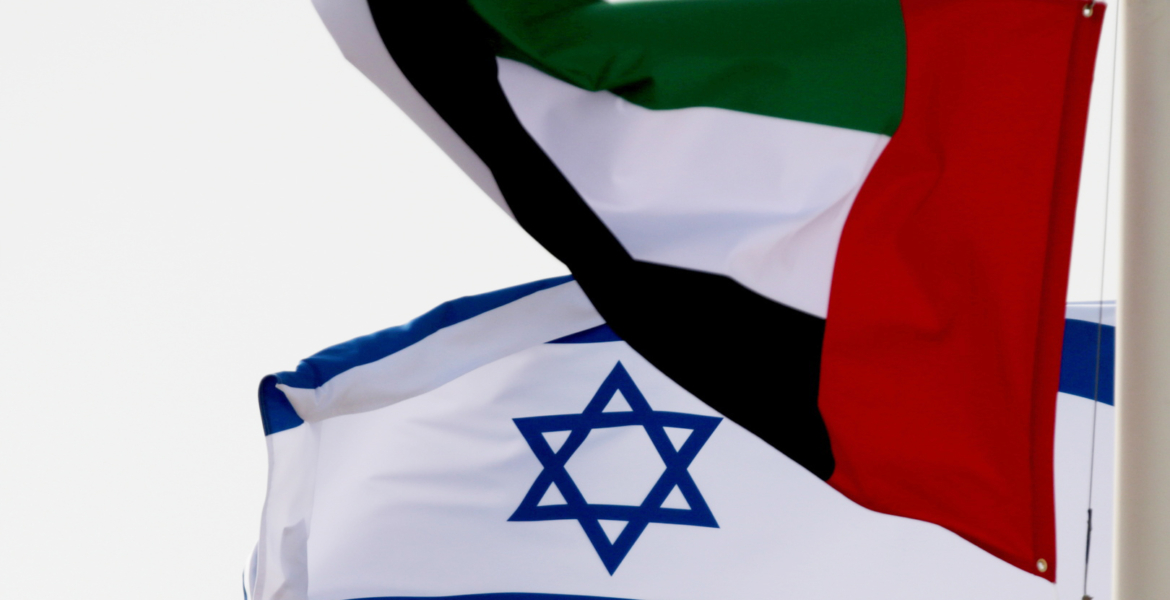 قناة إسرائيلية تكشف تفاصيل الطريق التجاري الذي يربط تل أبيب بالإمارات.. فيديو يظهر شاحنات على الحدود