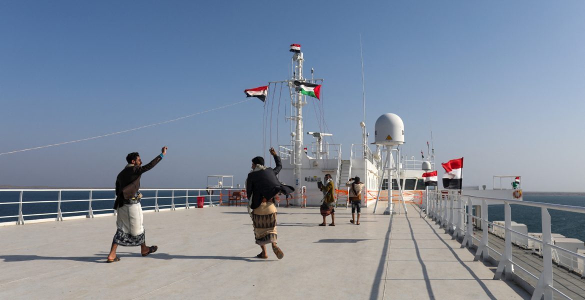 عبر جيبوتي ولبنان.. “وول ستريت”: هذه طرق الحوثي الجديدة لجلب الأسلحة التي تحتاج إليها من إيران