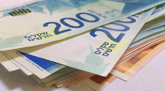 عملة مزيفة تغزو الأسواق الفلسطينية... إليك خطوات اكتشافها وطرائق للحد من تداولها!