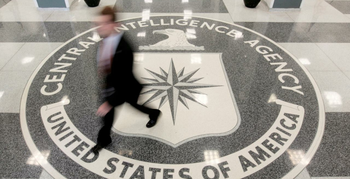  كيف تجند الـ CIA جواسيسها حول العالم عبر الإنترنت؟