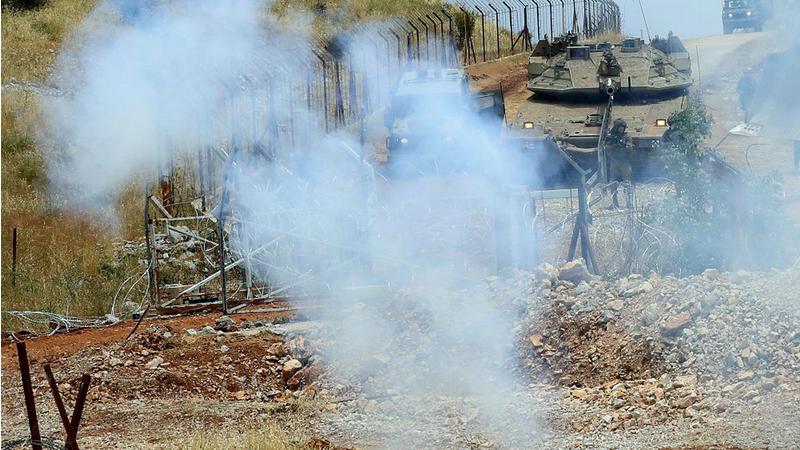 تبادل إلقاء قنابل الغاز والصوت بين جيش الاحتلال والجيش اللبناني
