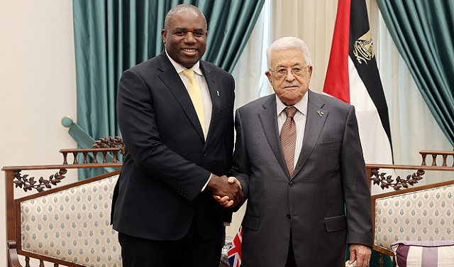 عباس يبحث مع وزير الخارجية البريطاني تطورات الأوضاع الفلسطينية