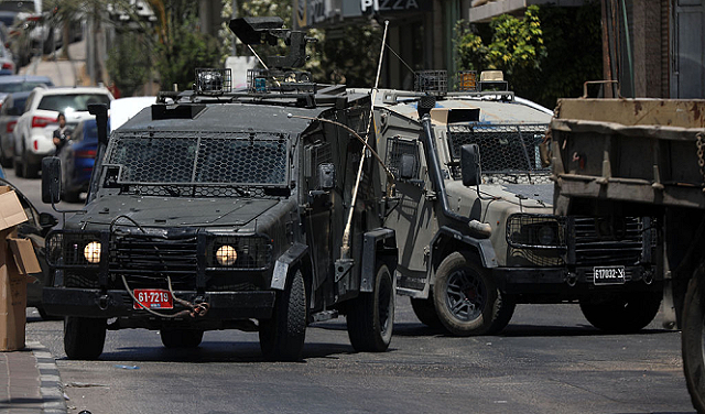 العدوان على الضفة: اعتقالات واقتحامات وسرقة أملاك فلسطينية