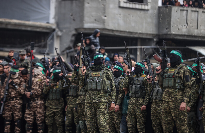 "نيويورك تايمز" نقلا عن مسؤولين إسرائيليين واستخبارات عرب: حماس تستعيد قوتها بقطاع غزة وتملأ الفراغ