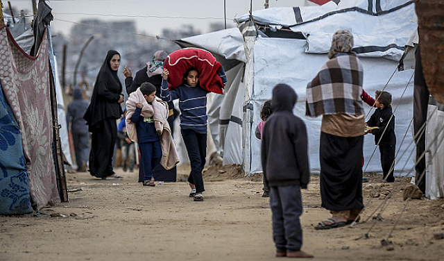 غزة في ظل المنخفض الجوي: 3 شهداء بسبب البرد الشديد و17 شهيدا إثر انهيار المباني
