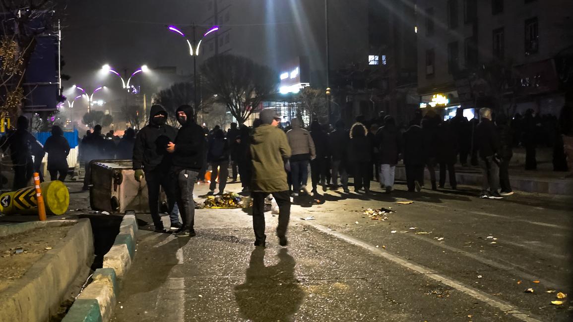 اعتقالات الإصلاحيين في إيران تفتح جبهة داخلية جديدة أمام بزشكيان