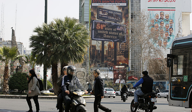 واشنطن: رفض إيران بحث الصواريخ "مشكلة كبيرة"... عراقجي يؤكد جدية طهران بالمفاوضات