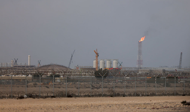 الحرب على إيران تعطل صادرات النفط والغاز من الشرق الأوسط: ماذا حدث؟