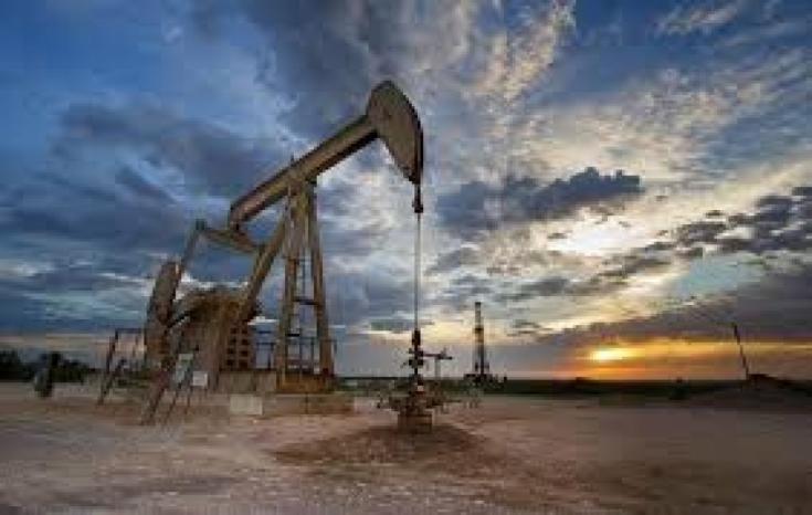 النفط يواصل الهبوط مع انحسار التوترات وعودة الشحن عبر هرمز