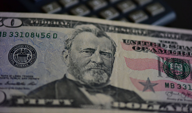 بنوك مركزية تتجه لتقليص الاعتماد على الدولار وزيادة حيازات اليورو واليوان