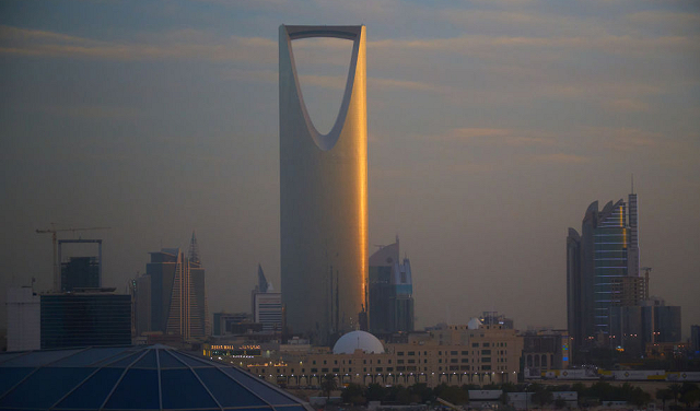 دوي انفجارات في الرياض وإنذارات مع تصاعد الهجمات الحوثية