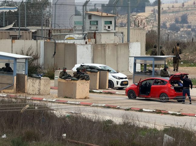 كاتس يوعز بإغلاق شامل للمعابر في الضفة وغزة غدا والأربعاء المقبل