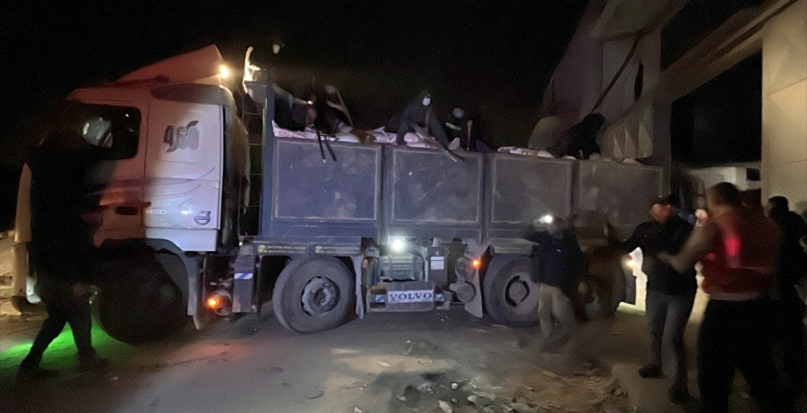 وصول أول شاحنات مساعدات منذ نحو 4 أشهر إلى شمال غزة.. وشرطة غزة تساهم في تأمينها