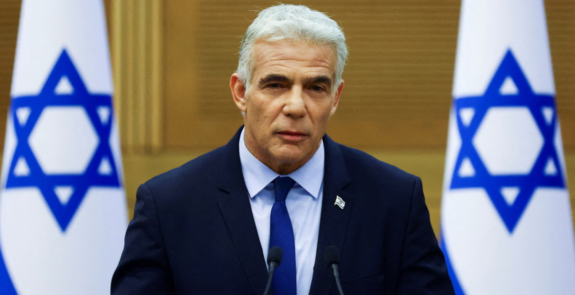 “حكومة الدمار يجب أن ترحل”! لابيد يهاجم ائتلاف نتنياهو ويتهمه بالفشل في إعادة الأسرى الإسرائيليين