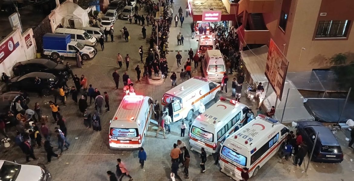 “طواقم الإسعافات تقف حائرة”.. صحة غزة: لا يوجد مستشفى برفح يستوعب ضحايا مجزرة إسرائيل