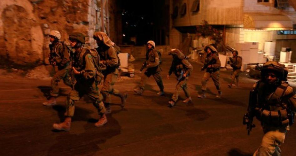 الاحتلال يشن حملة بالضفة والقدس ويعتقل 24 مواطناً