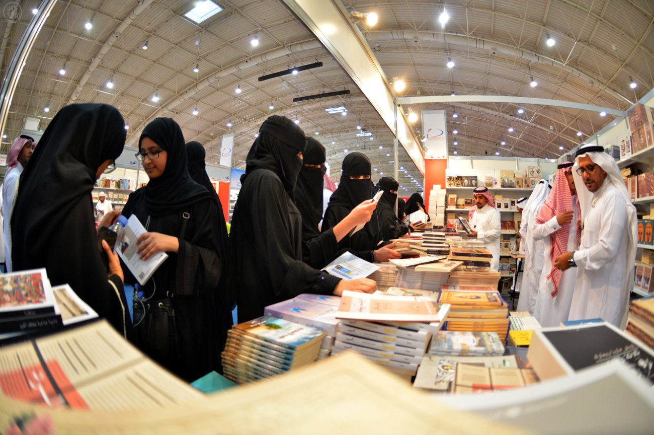 السعودية: اقتحام معرض كتاب لمنع شاعرة من إلقاء قصيدة