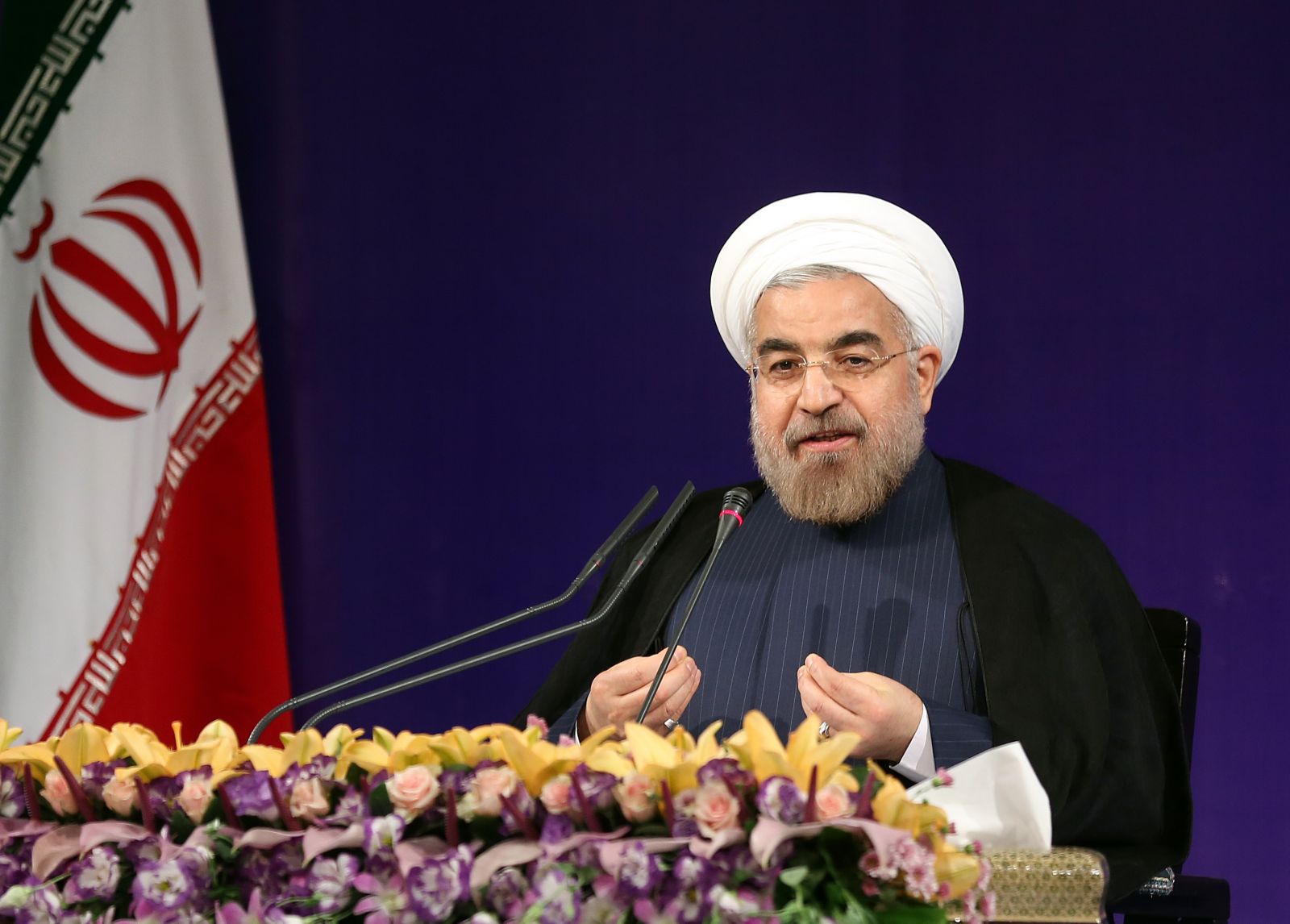 روحاني يدعو لإنهاء عزلة إيران