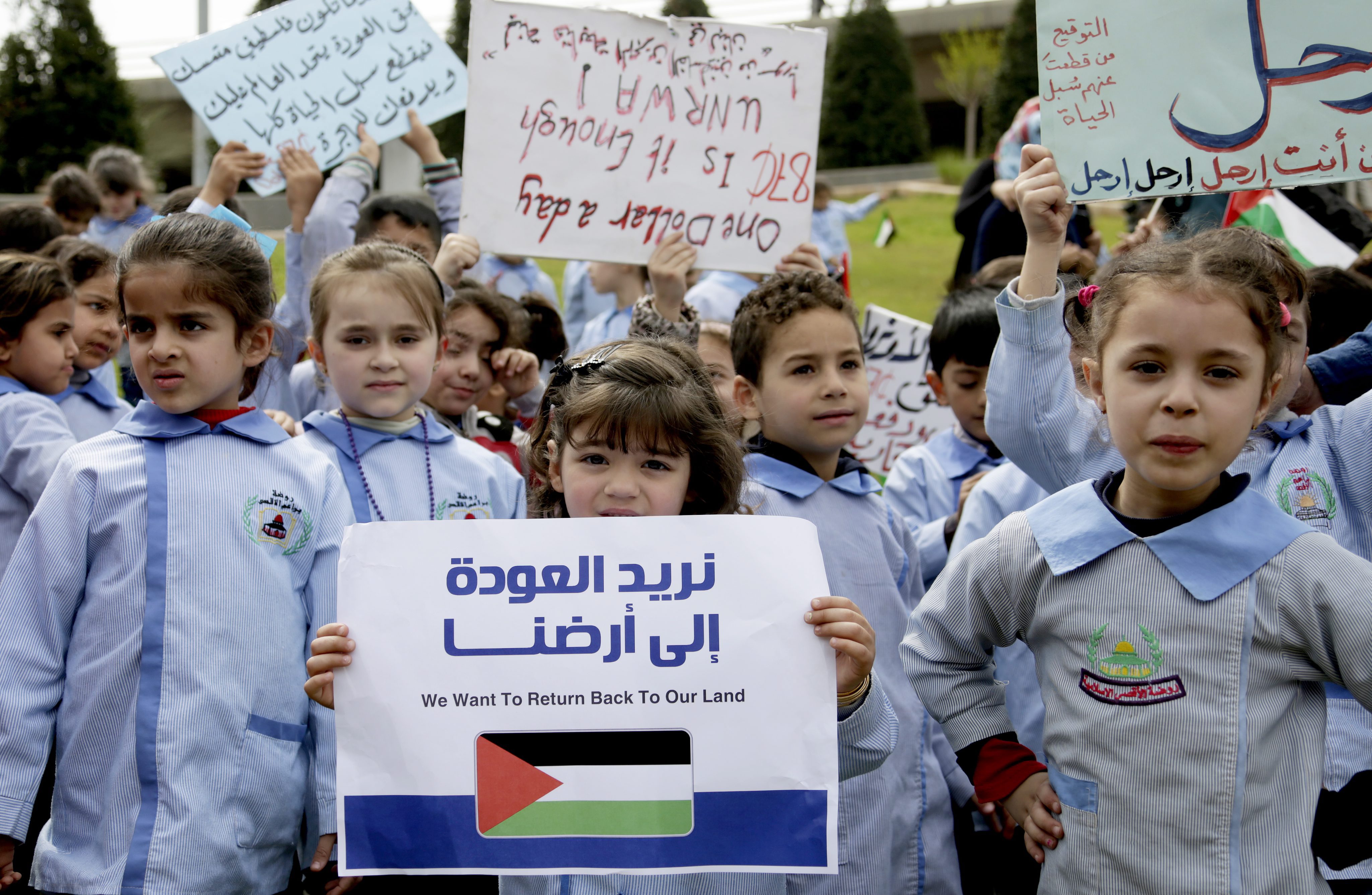 لبنان: اعتصم للاجئين الفلسطينين احتجاجا على تقليص خدمات الاونروا