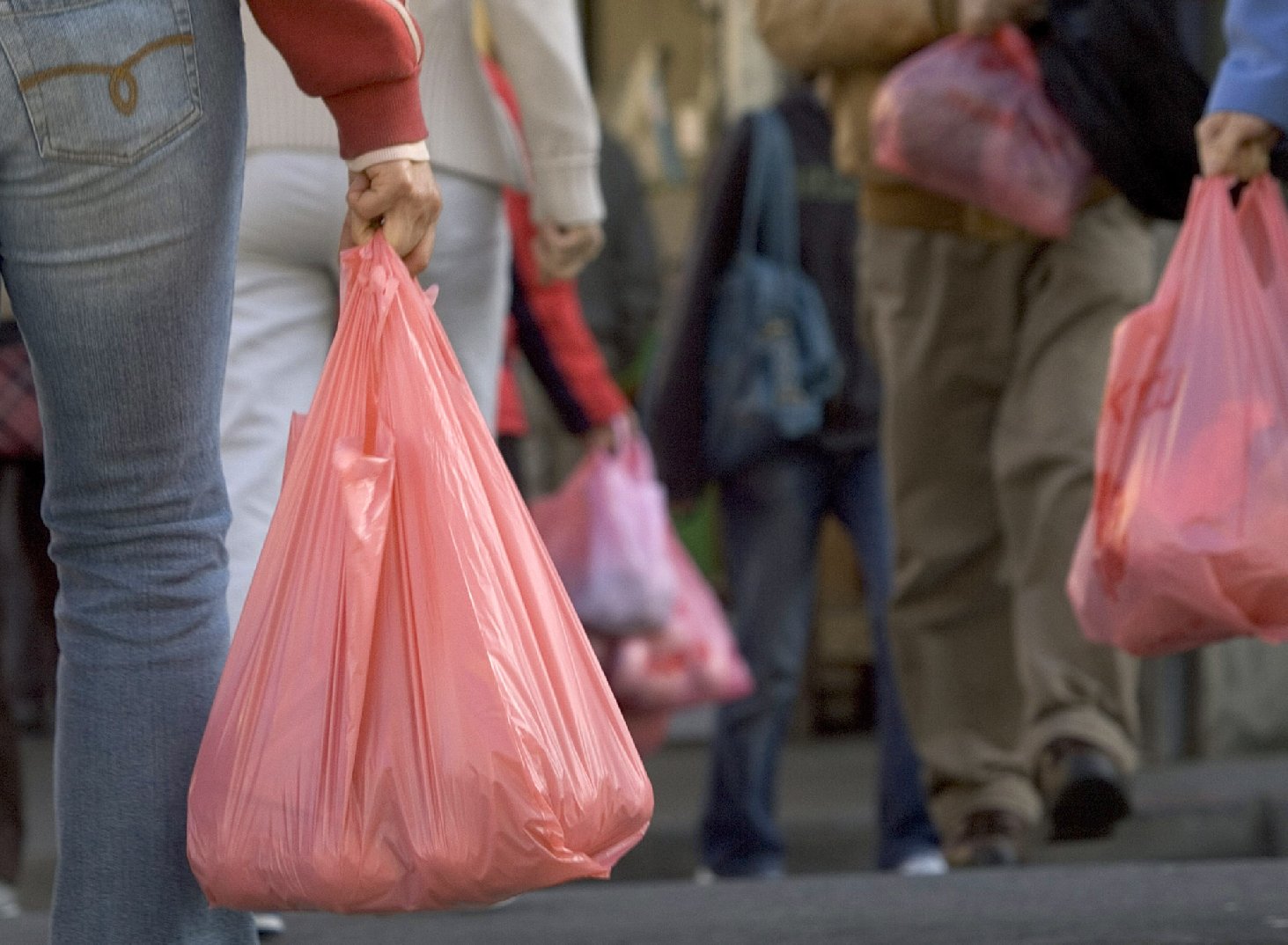 تونس تسعى لحظر أكياس البلاستيك