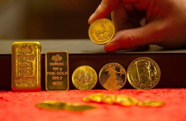 الذهب يهبط مع ارتفاع الدولار