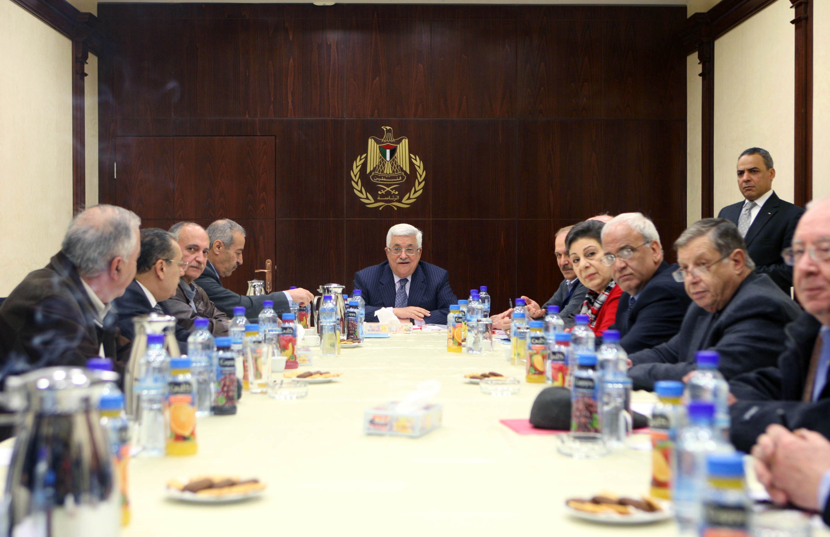 اللجنة التنفيذية تقرّ بدء إجراءات تحديد العلاقة مع إسرائيل