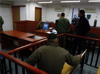 محاكم الاحتلال تمدد اعتقال (18) أسيراً محاكم الاحتلال