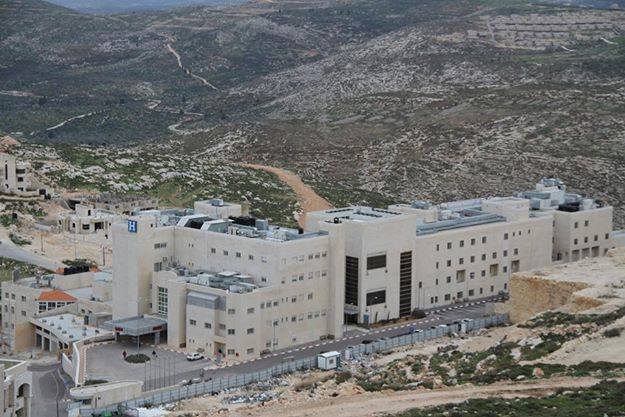 مستشفى النجاح يستقبل أول حالة مرضية تم تحويلها من مستشفى إسرائيلي مستشفى النجاح