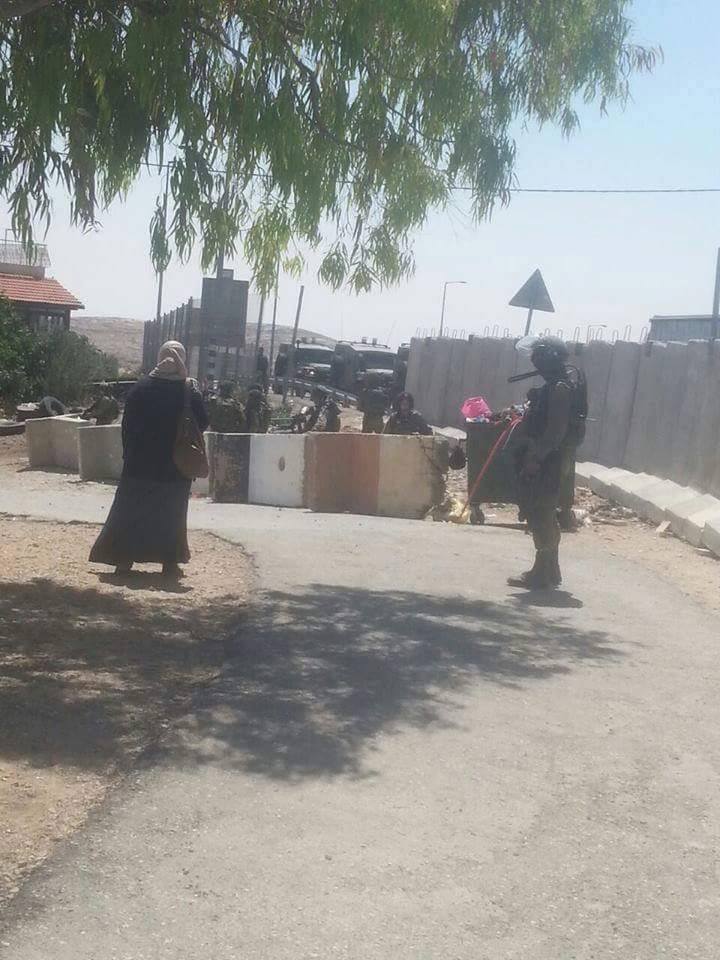 الاحتلال يُحكم الإغلاق حول بلدة حزما