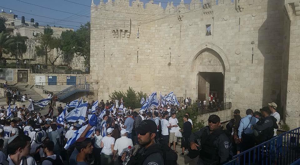 القدس: مسيرة للمستوطنين واعتقال وإبعاد عن الأقصى