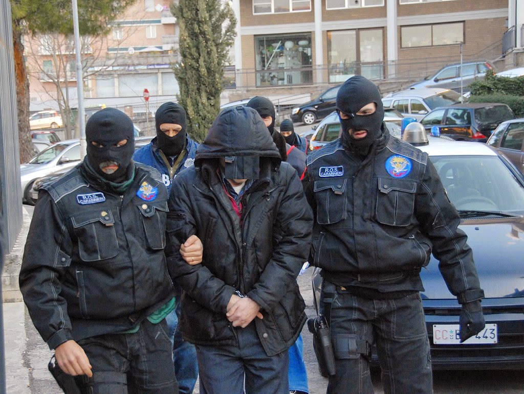 الشرطة الإيطالية تفكك عصابة تهريب كوكايين