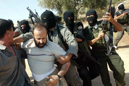 الأجهزة الأمنية تعتقل 23 من عناصر حماس غالبيتهم في الخليل حماس