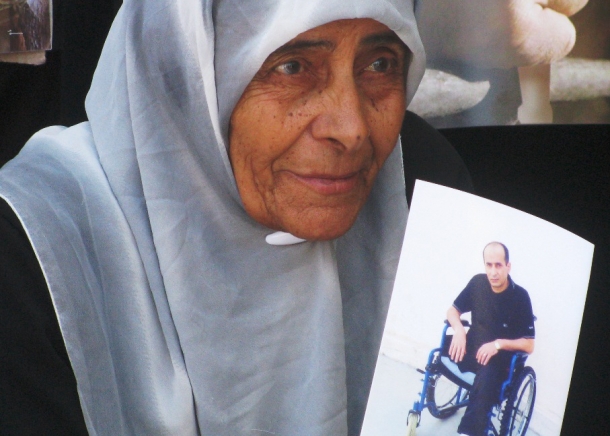 عملية بتر جديدة لقدم الأسير ناهض الأقرع الاسير ناهض الاقرع