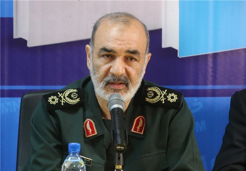 ضابط إيراني يهدد بقصف إسرائيل بآلاف الصواريخ