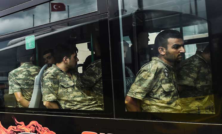 تركيا تفرج 1200 جندي موقوف عقب محاولة الانقلاب
