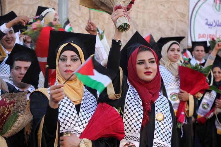 "القدس المفتوحة" تحتفل بتخريج فوج "اليوبيل الفضي" في فرع نابلس