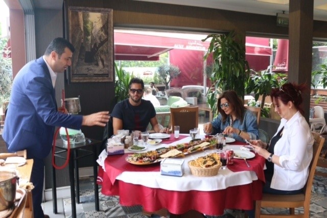 صور: من هو حبيب إليسا الذي تخلّى عن خطيبته من أجلها!